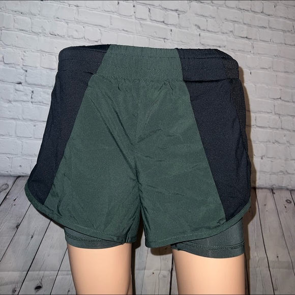 Avia Pants - Avia Dark Green & Black Athletic shorts size XS